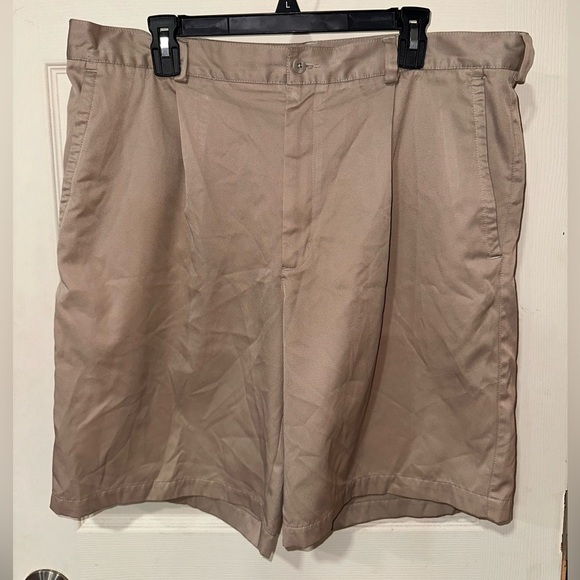 Men’s Nike Fit Dry Golf Tan Shorts - Picture 1 of 2